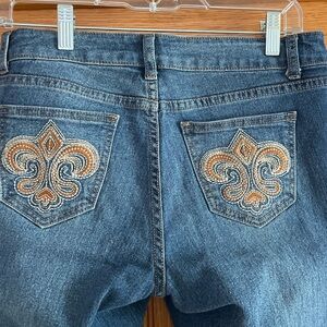 UWO Embroidered back pockets Blue Jeans size 9 inseam 29”
